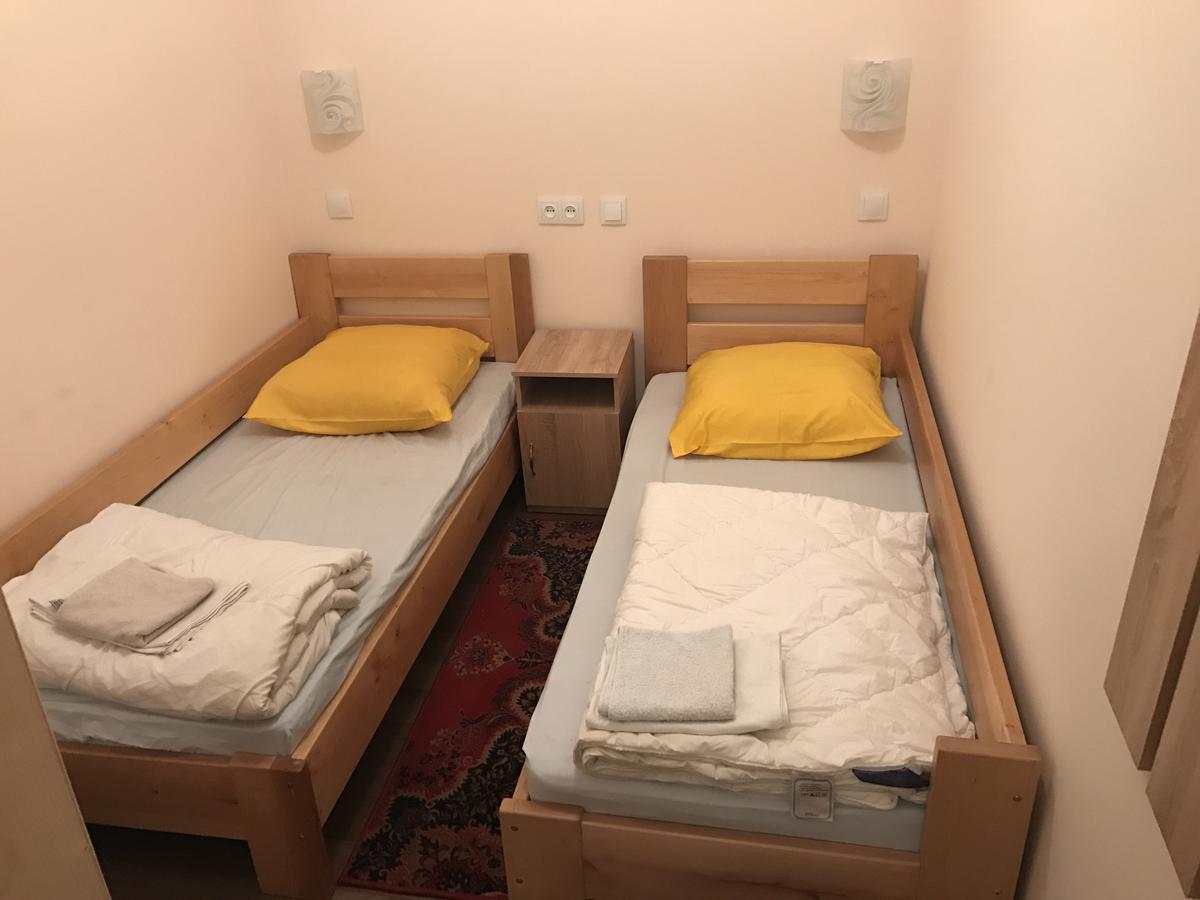 Отель Хата Dnyipropetrovszk Kültér fotó